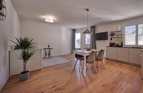 Unterseen Apartamento | City Center Apartment with Mountain View, Historic Building, Old Town