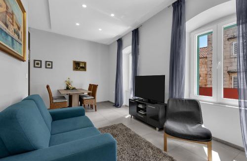 Makarska Old Town Apartamento | City Center Apartment Dvor Kalalarga