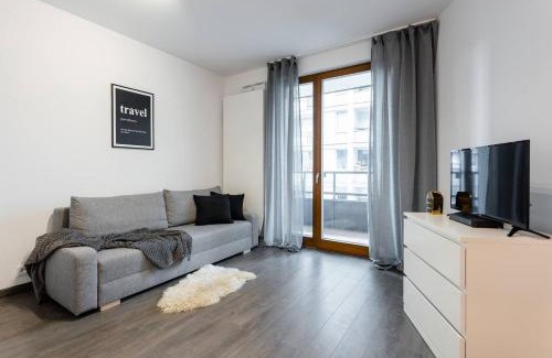 Muranow Apartamento | City Center Apartments - Metro 250m - Old Town - Private Underground Parking