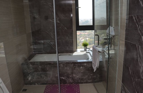 Westlands Apartamento | City Center Gem: Stylish Loft with High-End Finishes and Access to Amenities