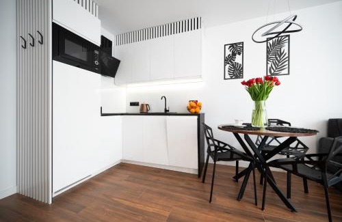 Mirow Apartamento | City Center Grzybowska, next to Warsaw's Business District, Metro ONZ & Westin Hotel by WarsawSkyLine Apartments