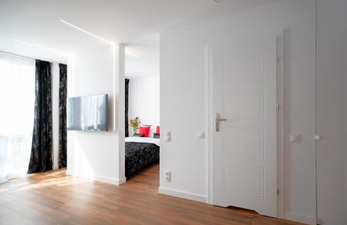Mirow Apartamento | City Center Grzybowska, next to Warsaw's Business District, Metro ONZ & Westin Hotel by WarsawSkyLine Apartments