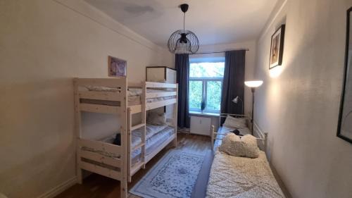 Kesklinn Apartamento | City center, High ceilings, 75m2 2BR Free parking