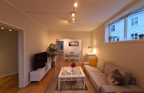 Stavanger Apartamento | City Center Hills - Lovely 2-Bedroom w Balcony, Amazing Location