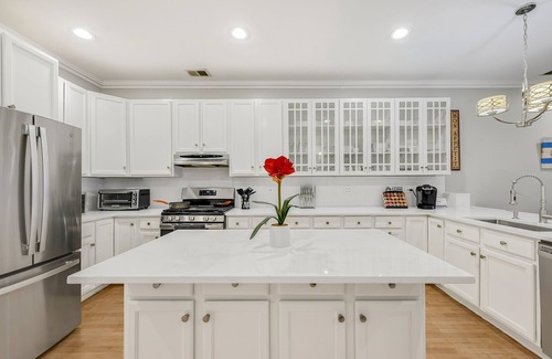 Killgubbin Apartamento | City Center, River North Condo HUGE 3BR, Patio, Parking(2x)