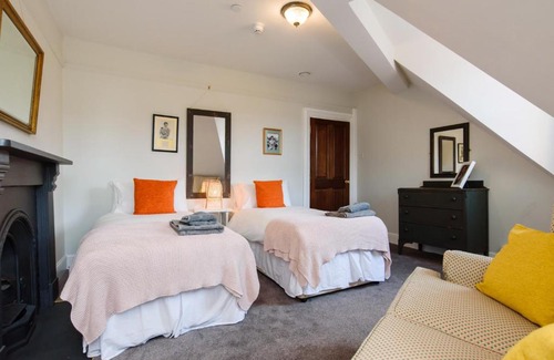 Castle Quarter Casa | City Centre Mansion Sleeping 1 to 23