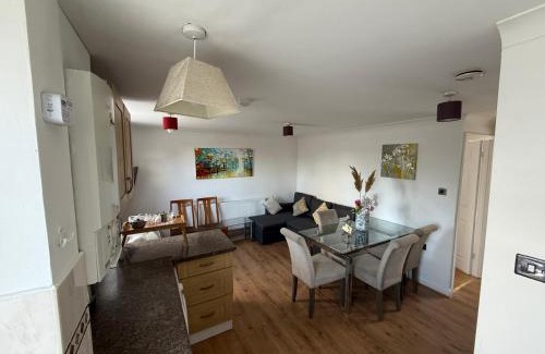 West Hendon Apartamento | City Chic 2 Bedroom Duplex flat North West London