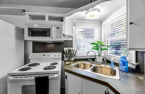 Winston - Salem Cabaña | City Cottage Minutes From Shop,Rest,Hosp. !NEW!