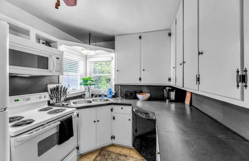 Winston - Salem Cabaña | City Cottage Minutes From Shop,Rest,Hosp. !NEW!