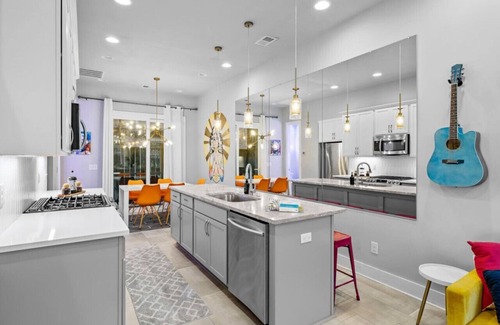 Hadley - Washington Condominio | City Dreams|Broadway|Designer|Bachelorette|Couples|Friends|Girl Trips