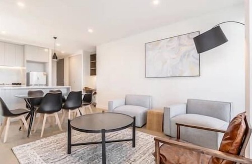Footscray Apartamento | City Edge Urban Oasis w/Balcony & Panoramic Views