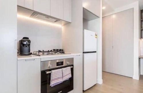 Footscray Apartamento | City Edge Urban Oasis w/Balcony & Panoramic Views