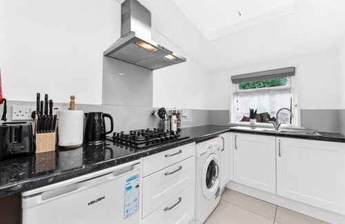 Lewisham Casa | City Escape: Sleek and Comfy 3 BR House w/Garden