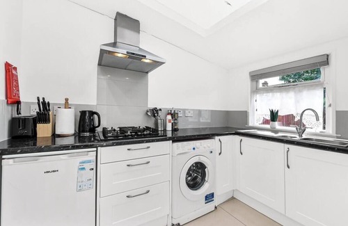 Lewisham Casa | City Escape: Sleek and Comfy 3 BR House w/Garden