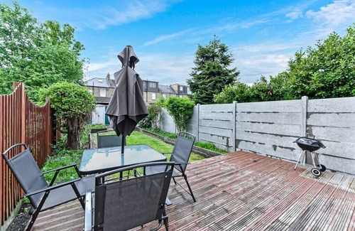 Lewisham Casa | City Escape: Sleek and Comfy 3 BR House w/Garden