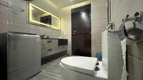 Blue Area Apartamento | City Escape with Mountain Views 1-Bed Apartment