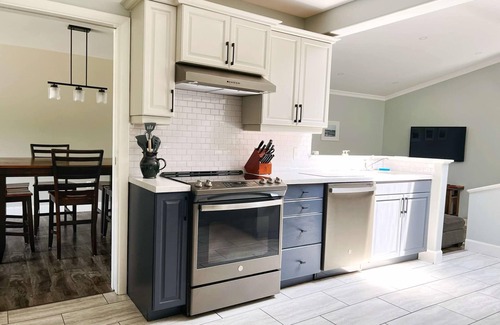 Charlottetown Casa | City Family Escape - Spacious 4-Bedroom within walking distance of Victoria Park