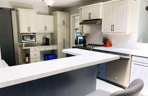 Charlottetown Casa | City Family Escape - Spacious 4-Bedroom within walking distance of Victoria Park