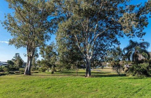 Lutwyche Casa | City Fringe Retreat Parkland Views Walk to Everything!