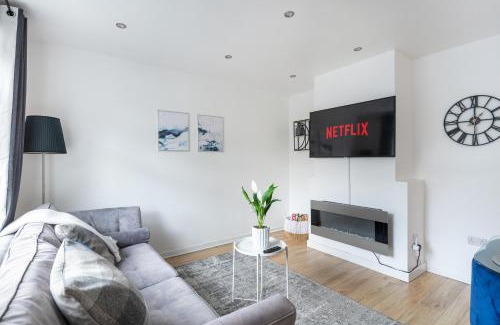 St. Dunstan's Casa | City Gem - 2 Bed House, 6 mins from Liverpool Street, Shops & Restaurants
