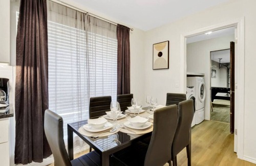 Plano Casa | City Gem: 4BR w/ POOL! Sleeps 10