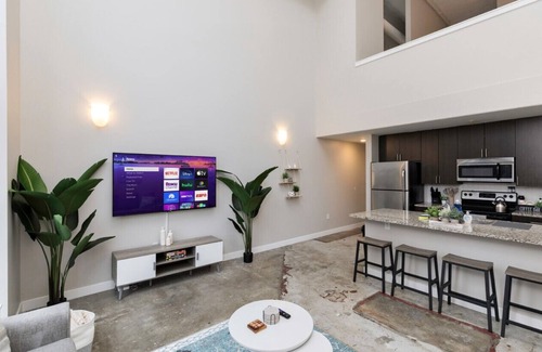 Downtown Des Moines Apartamento | City Haven: Modern Loft 2bd/2bth Downtown DSM