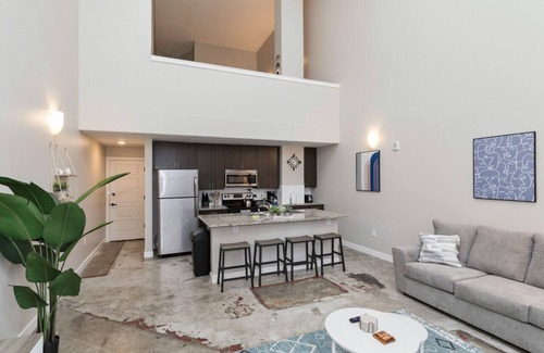 Downtown Des Moines Apartamento | City Haven: Modern Loft 2bd/2bth Downtown DSM