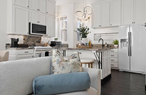 Cortez Hill Apartamento | City Lights & Rooftop Nights by Rather Be Properties