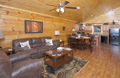 Gatlinburg - Pigeon Forge Cabina | Nuevas luces de la ciudad Con una piscina cubierta climatizada y excelentes comodidades.