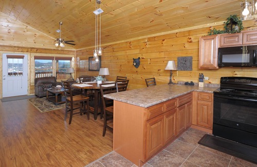 Gatlinburg - Pigeon Forge Cabina | Nuevas luces de la ciudad Con una piscina cubierta climatizada y excelentes comodidades.
