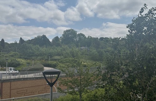 Coulsdon West Apartamento | City Living, Country Visions!