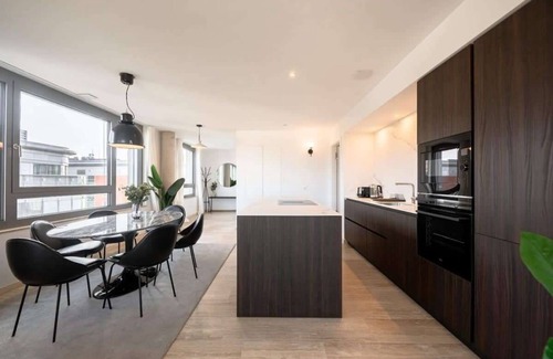 Ville Haute Apartamento | City Luxury with City Views in Ville Haute