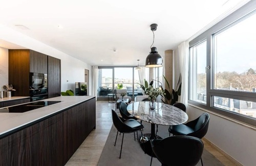 Ville Haute Apartamento | City Luxury with City Views in Ville Haute