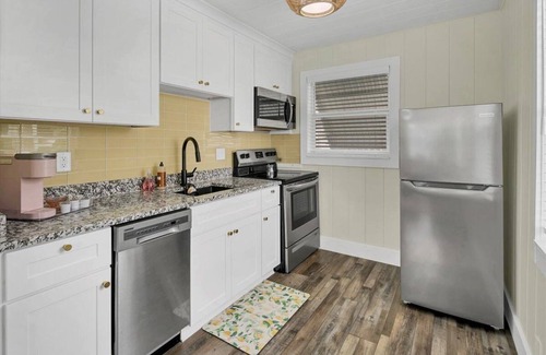 Safety Harbor Casa | DT 2BR Getaway | Wi-Fi + Coastal Comfort