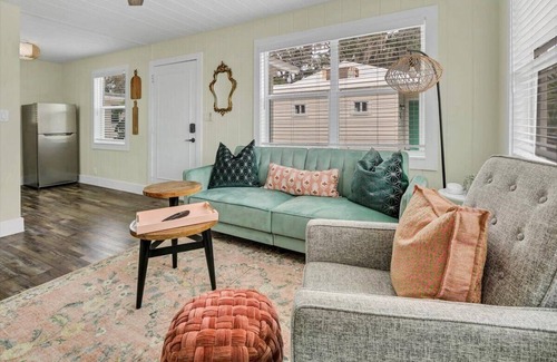 Safety Harbor Casa | DT 2BR Getaway | Wi-Fi + Coastal Comfort