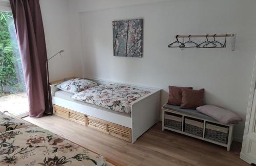 Suedstadt Apartamento | City Nest - Große gemütliche Ferienwohnung mit Terrasse, zentral gelegen, für Paare, Familien und Hunde!