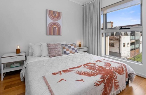 Adelaide Central Business District Casa | City Oasis 2-BR Townhouse with Balcony & Parking