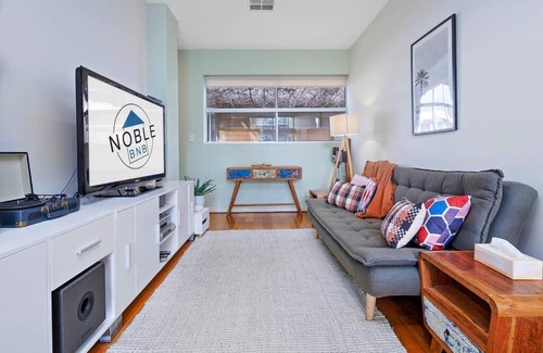Adelaide Central Business District Casa | City Oasis 2-BR Townhouse with Balcony & Parking