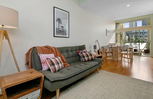 Adelaide Central Business District Casa | City Oasis 2-BR Townhouse with Balcony & Parking