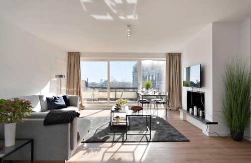 Statiekwartier Apartamento | City PENTHOUSE, rooftop terrace, free NETFLIX, wifi and airco