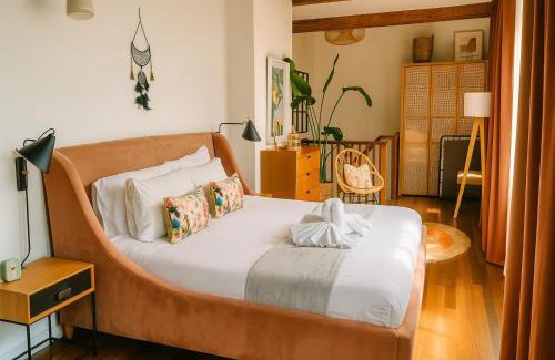 Birmingham City Centre Apartamento | City Penthouse with 3 floors , Super King Bed , with secret garden