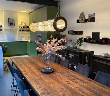 Birmingham City Centre Apartamento | City Penthouse with 3 floors , Super King Bed , with secret garden