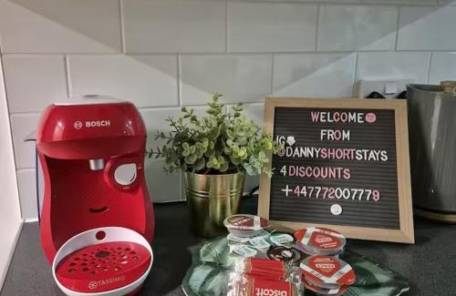 Birmingham City Centre Apartamento | City Penthouse with 3 floors , Super King Bed , with secret garden