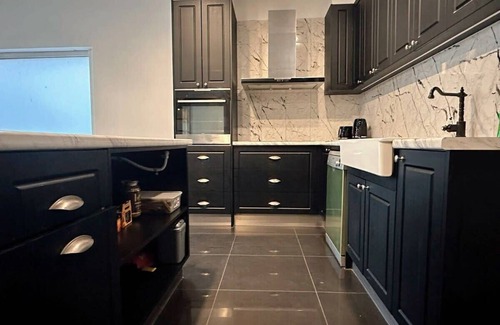 Hobart Central Business District Casa | City Retreat for 8 with Spacious Rooms