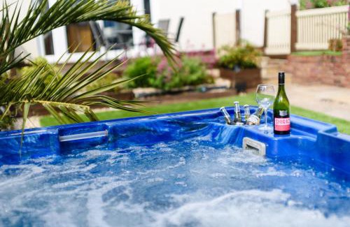 Penylan Casa | City Retreat, Spacious 4 Bed House, Games Room, Parking, Hot Tub & BBQ