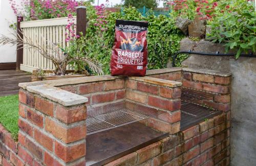 Penylan Casa | City Retreat, Spacious 4 Bed House, Games Room, Parking, Hot Tub & BBQ