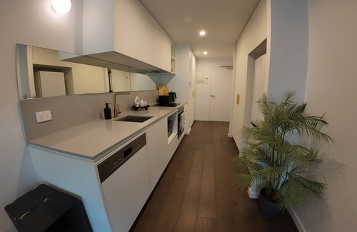Reid Apartamento | City Retreat with Rooftop Pool, Private Parking & City Views