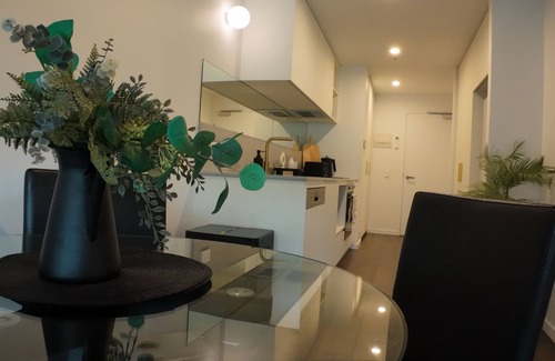 Reid Apartamento | City Retreat with Rooftop Pool, Private Parking & City Views