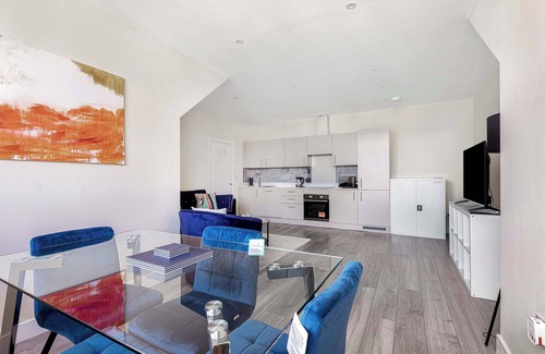 Sutton Apartamento | City Service Lets | Large Cheam 1 Bed with Parking | Long Stays Welcome