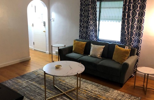 Penn Hills Casa | City Side Seclusion Pittsburgh